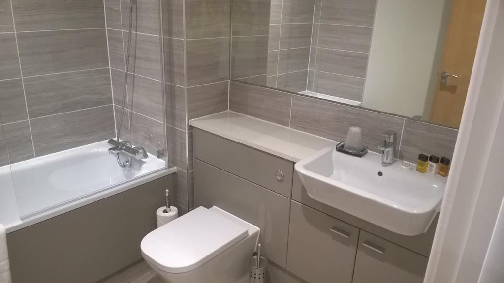 House Of Fisher- Solstice House Apartments Farnborough  Esterno foto